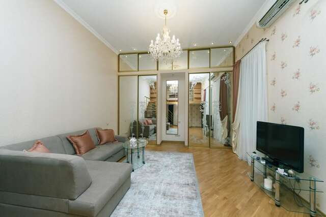 Апартаменты Stylish two-level flat 2 min from Khreschatyk Киев-10